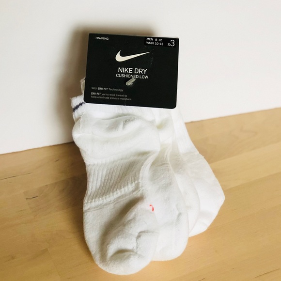 nike dri fit ankle socks